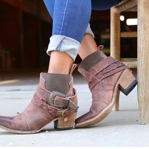 Junk Gypsy By Lane Hwy 237 Distressed Wine Booties Size 10